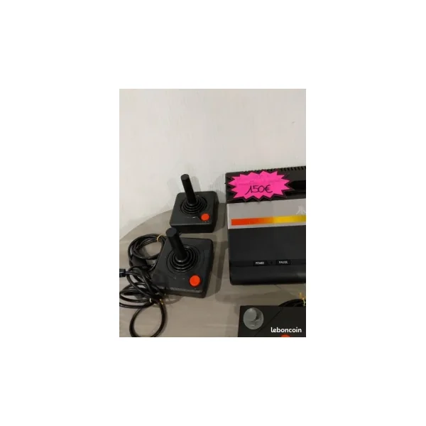 Atari 7800 – Très bon état – Avec manettes et joysticks