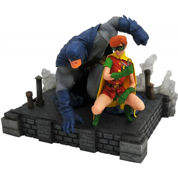 DC GALLERY DARK KNIGHT RETURNS BATMAN & CARRIE DLX PVC FIG