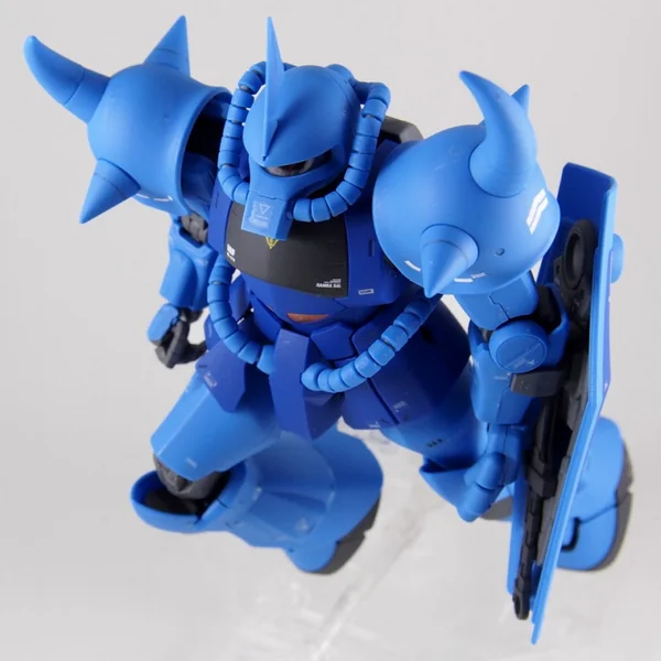 GUNDAM Master Grade MS-07B Gouf Bandai Gunpla