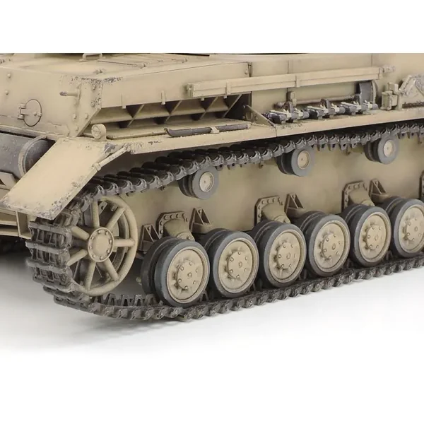 Panzer IV Ausf.F + motocycliste