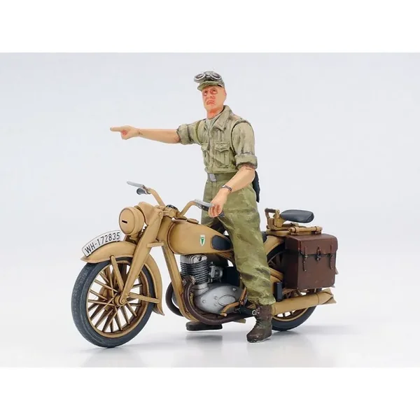 Panzer IV Ausf.F + motocycliste