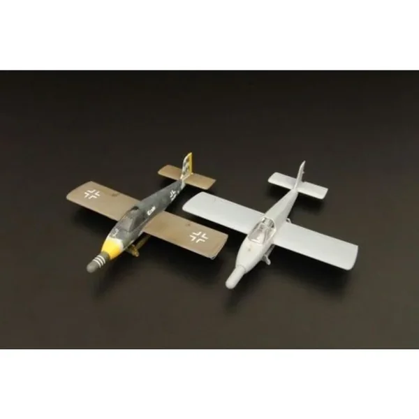 Zeppelin pilon (2pieces) kit plastique avec des pièces de PE (2 KITS DANS LE BOX !!!)